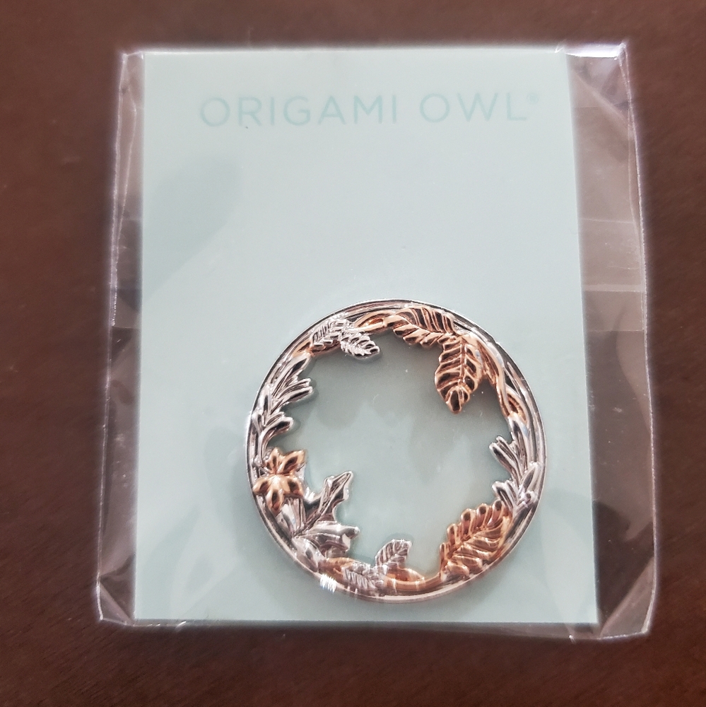 3/$25 - NWT RETIRED Origami Owl Fall Wreath Large Plate